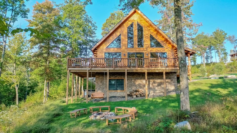 Property building, Patio, Facade/entrance, Natural landscape, BBQ facilities, Garden, Balcony/Terrace, Garden view