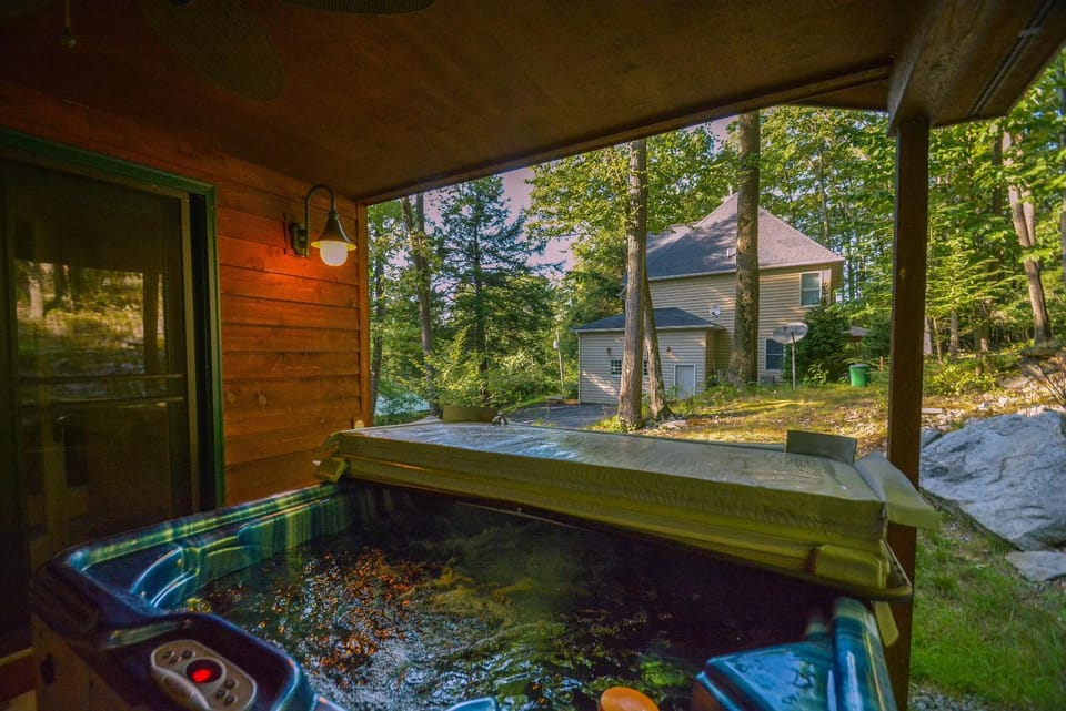 Patio, Garden, Hot Tub, Garden view