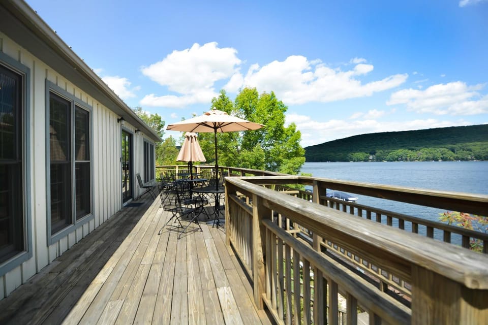 Patio, View (from property/room), Balcony/Terrace, Lake view, Mountain view