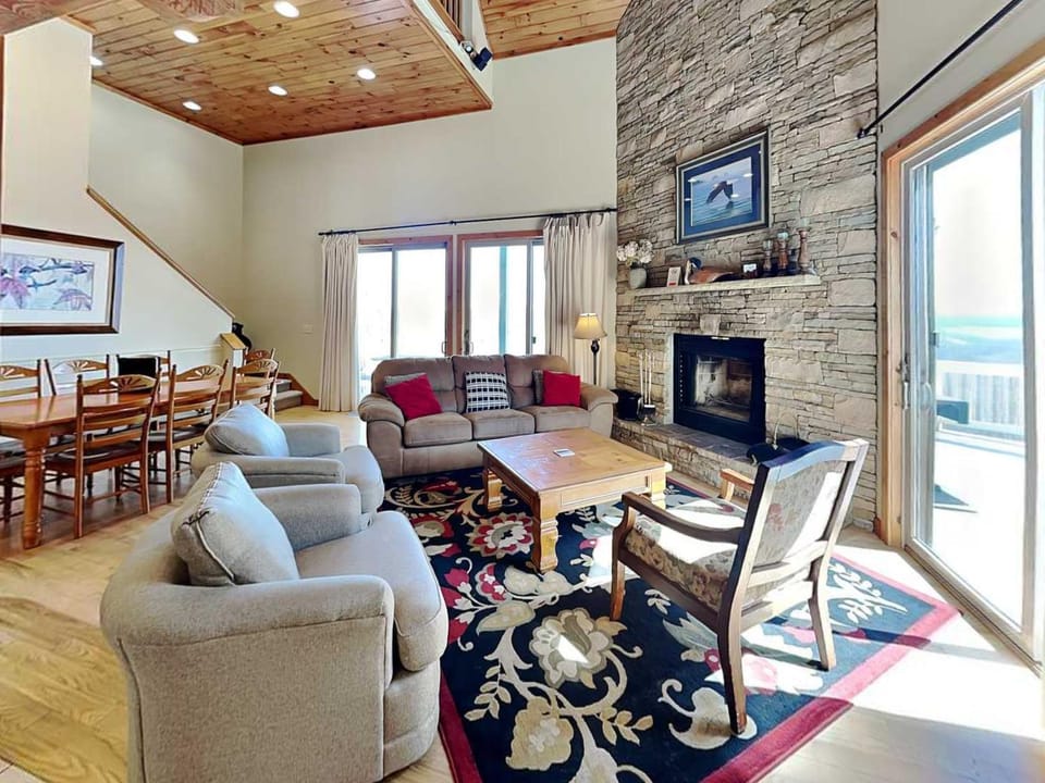 Living room, Seating area, Dining area, fireplace, furniture