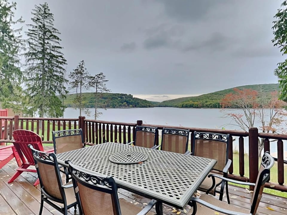Bear Hollow Lodge House in Deep Creek Lake