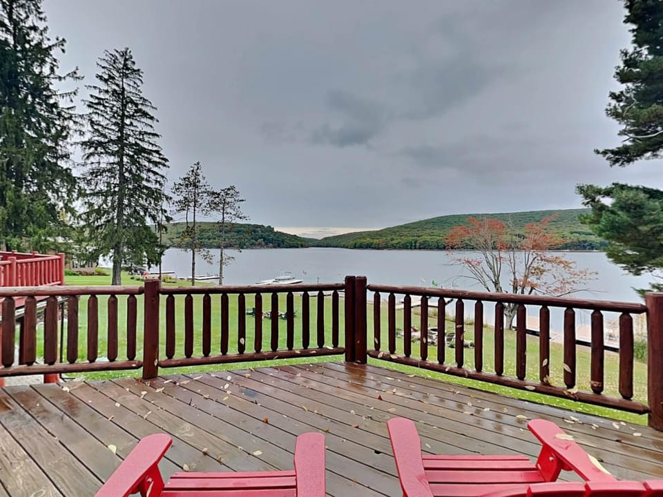 Bear Hollow Lodge House in Deep Creek Lake
