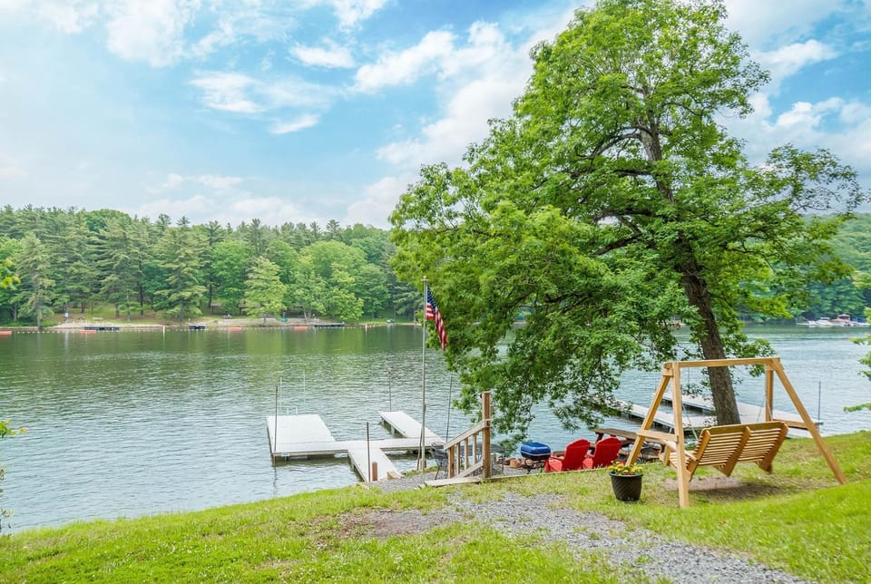 Natural landscape, Garden, Seating area, Canoeing, Lake view, Sports