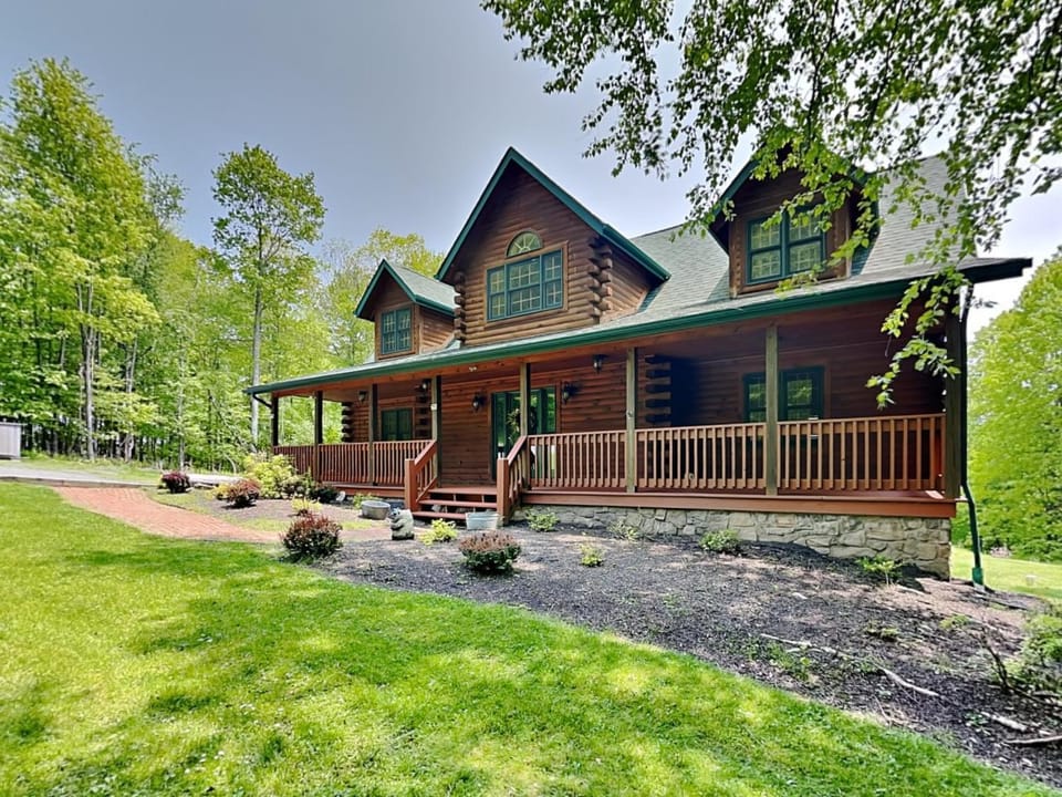 Altitude Adjustment House in Deep Creek Lake