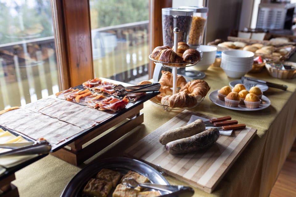 Food and drinks, Food, Breakfast, Continental breakfast, Buffet breakfast