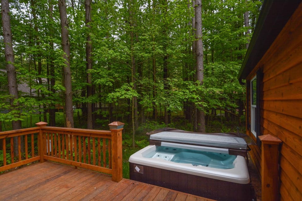 Property building, Patio, Hot Tub, Garden view