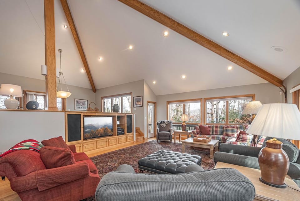 TV and multimedia, Living room, Seating area, Garden view, furniture