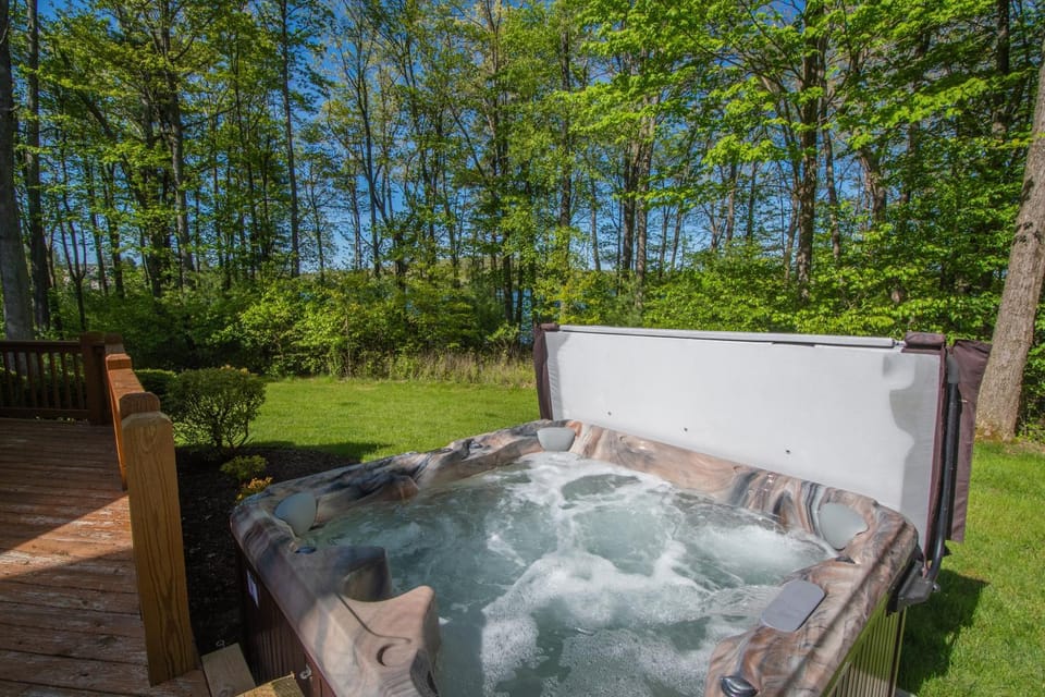 Natural landscape, Garden, Hot Tub, Garden view