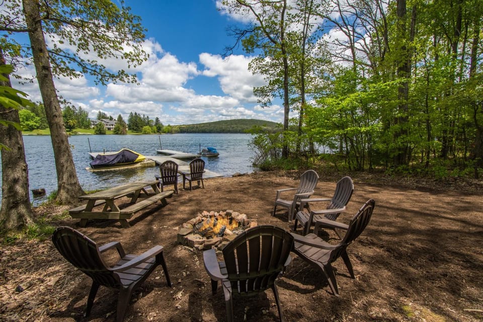 Natural landscape, BBQ facilities, View (from property/room), Seating area, Canoeing, Garden view, Lake view