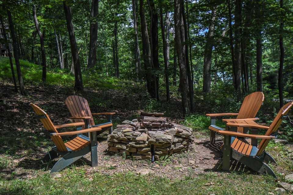 Natural landscape, Seating area, Garden view, fireplace