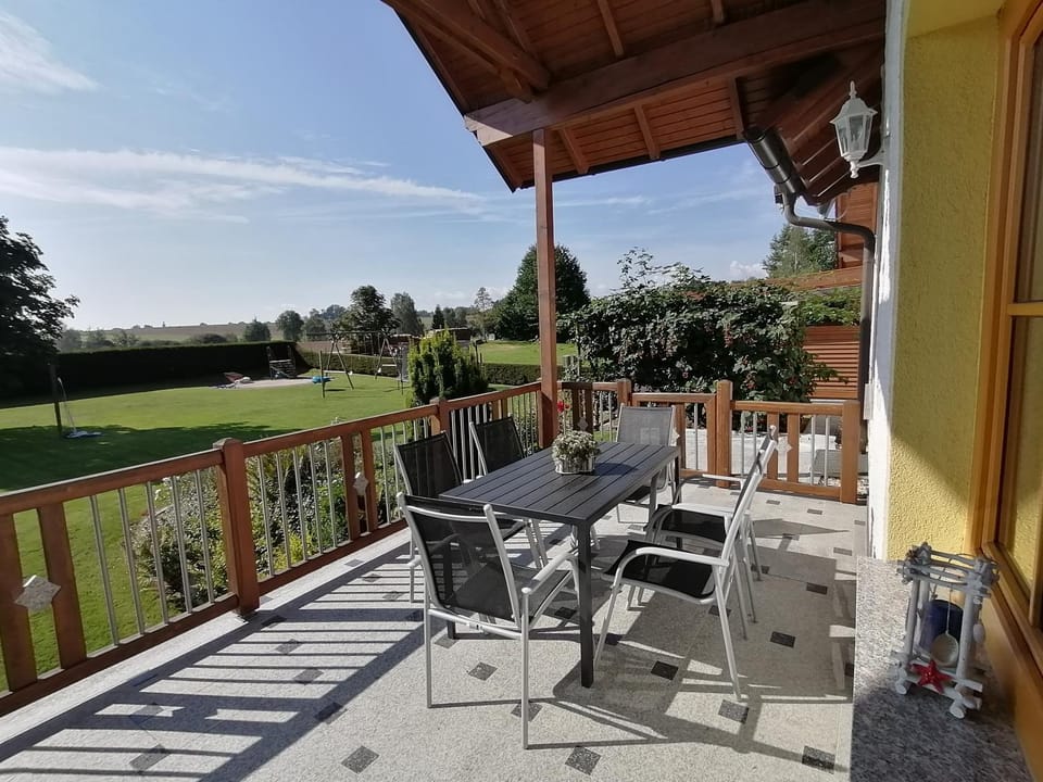 View (from property/room), Balcony/Terrace, Dining area, Garden view