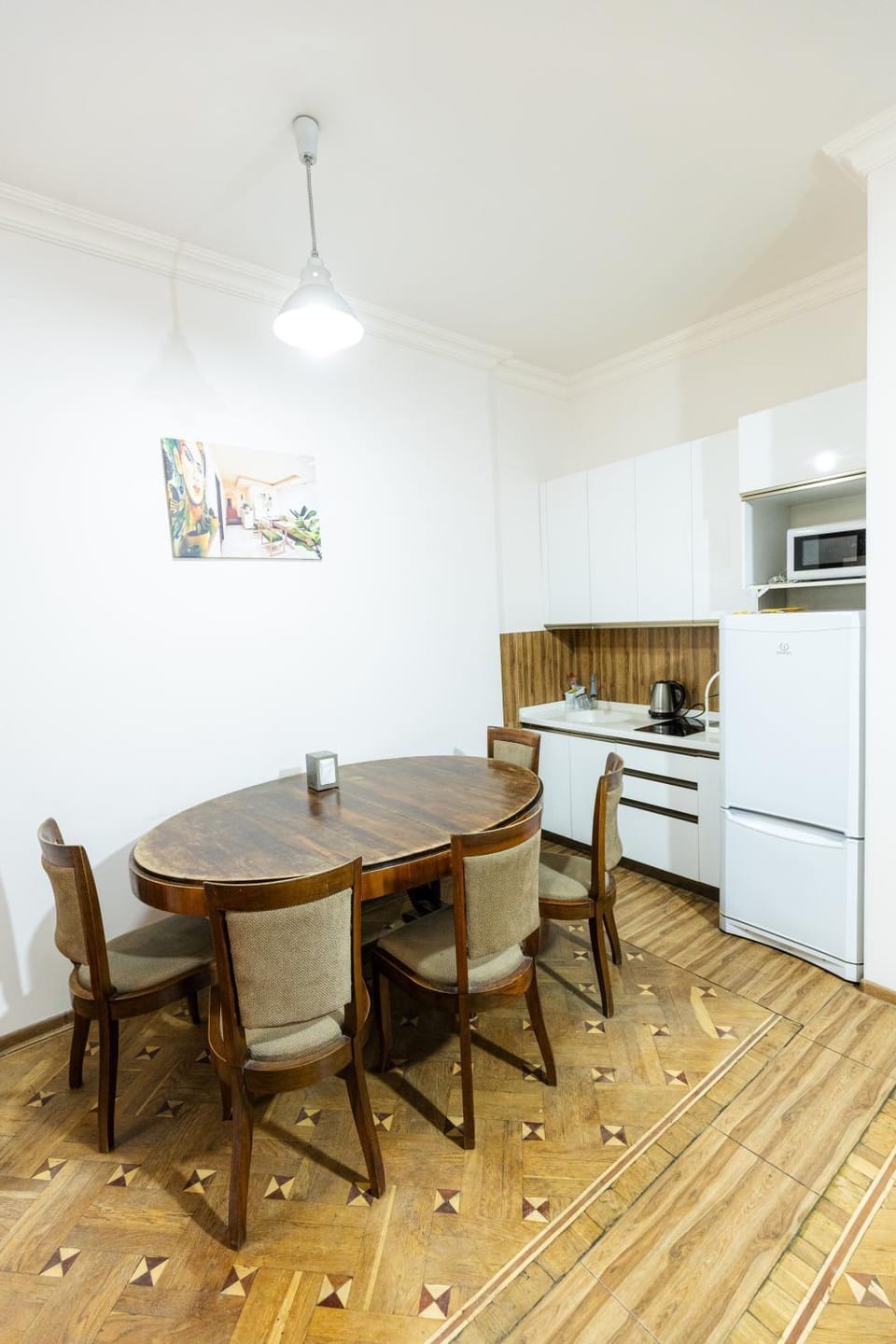 Kitchen or kitchenette, Dining area, microwave, stove