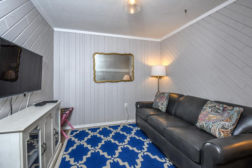 TV and multimedia, Living room, Seating area, furniture