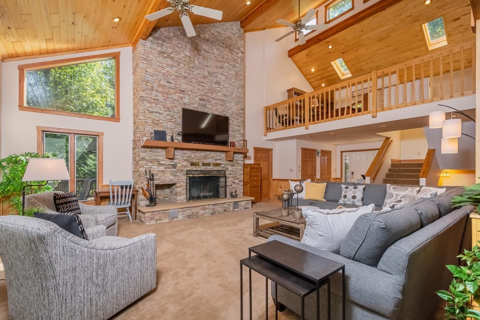 TV and multimedia, Living room, Seating area, fireplace, furniture