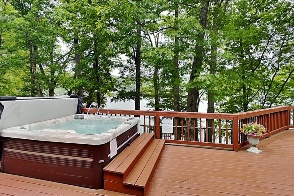 Garden, Hot Tub, Balcony/Terrace, Garden view, Lake view