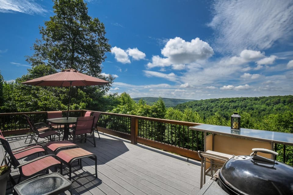 Patio, Natural landscape, BBQ facilities, Seating area, Dining area, Garden view, Mountain view
