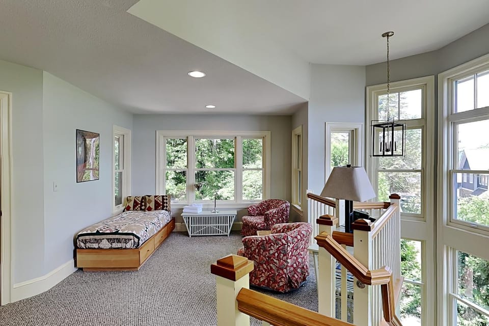 Bed, View (from property/room), Seating area, Garden view, heating