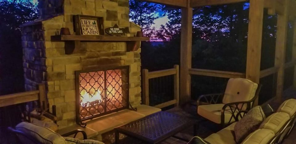 View (from property/room), Seating area, Garden view, fireplace