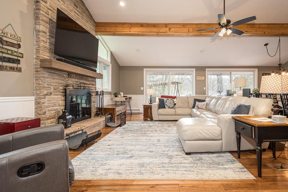 TV and multimedia, Living room, Seating area, Garden view, fireplace, furniture