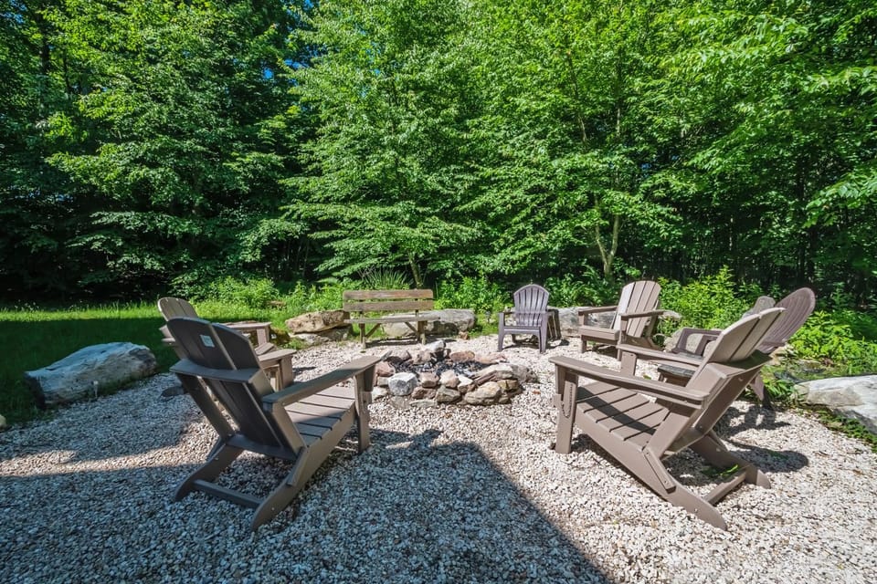 Natural landscape, BBQ facilities, Garden, Seating area, Garden view, furniture