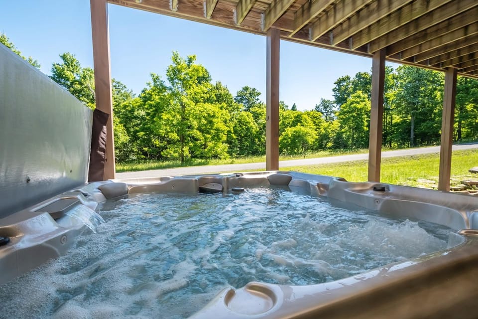 Natural landscape, Hot Tub, Garden view