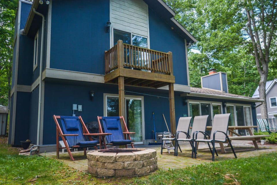 Property building, Patio, Natural landscape, BBQ facilities, Balcony/Terrace, Garden view