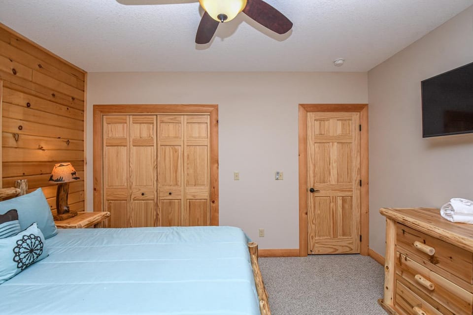 Bed, TV and multimedia, Bedroom, furniture, wardrobe