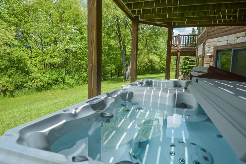 Natural landscape, Hot Tub, Garden view