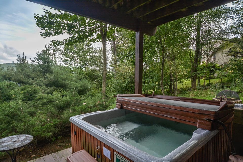Natural landscape, Hot Tub, Balcony/Terrace, Garden view
