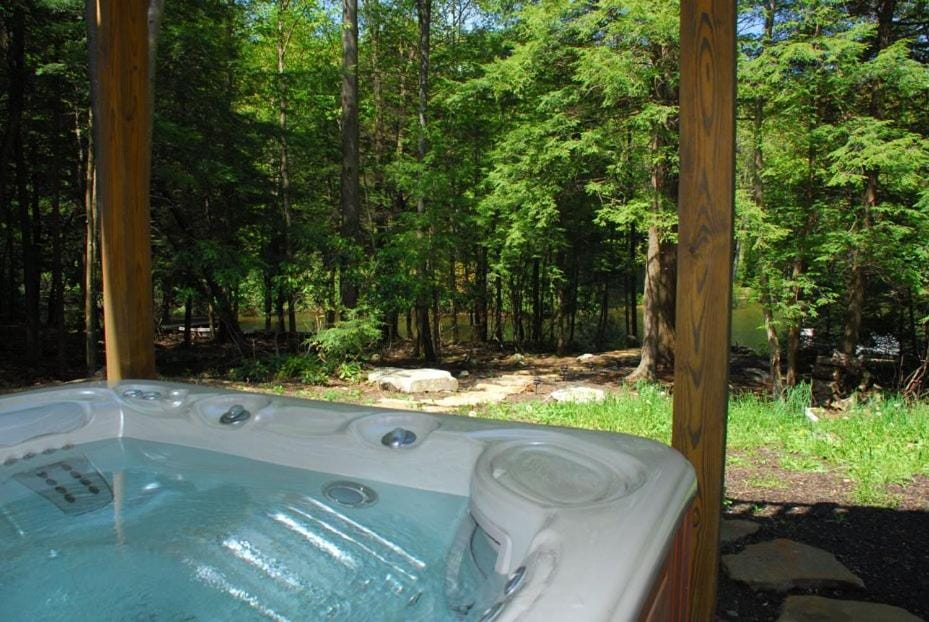 Natural landscape, Hot Tub, View (from property/room), Garden view