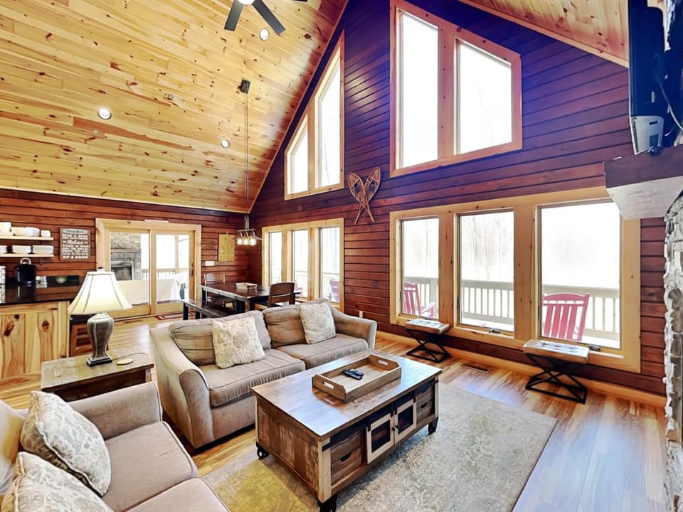 Sawin Logs House in Deep Creek Lake