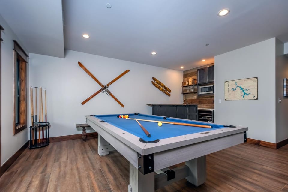 Billiard, Game Room, Kitchen or kitchenette, Seating area, furniture, microwave