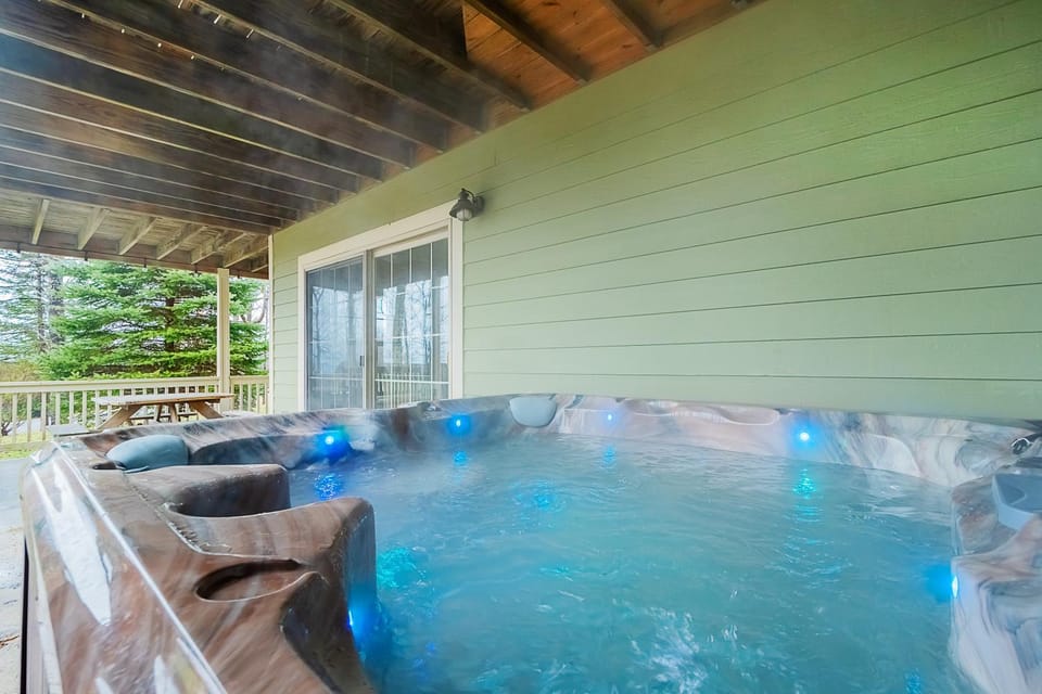 Patio, Garden, Hot Tub, Garden view