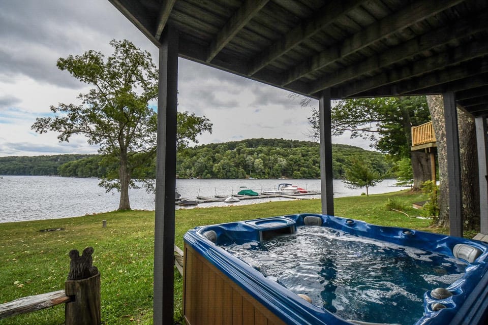 Natural landscape, Garden, Hot Tub, Garden view, Lake view