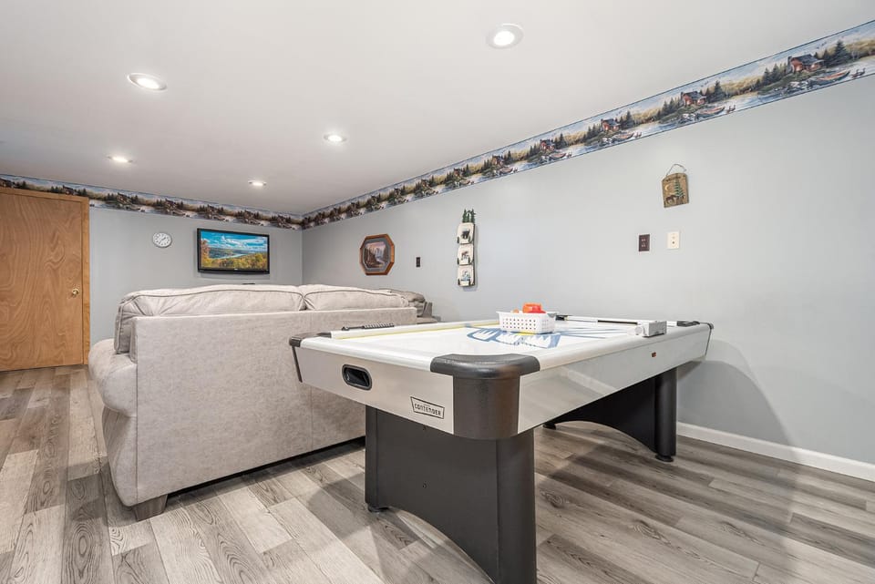 Game Room, TV and multimedia, Living room, Seating area, furniture