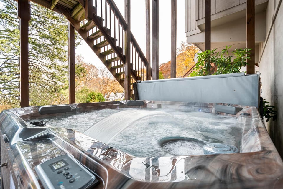 Natural landscape, Hot Tub, Balcony/Terrace, Garden view