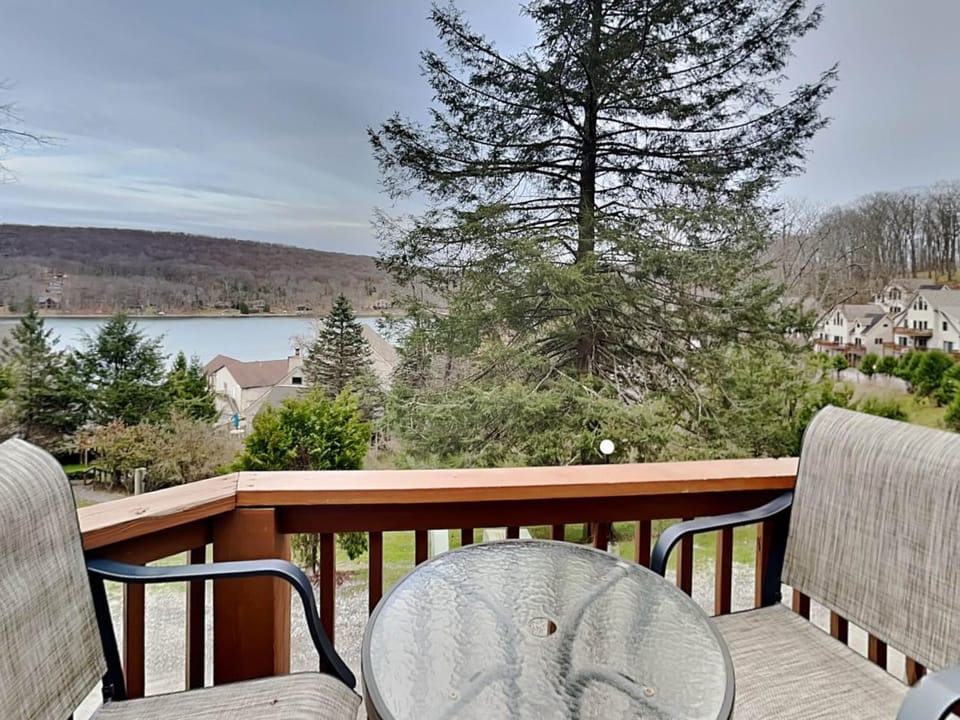 Loft of Luxury House in Deep Creek Lake