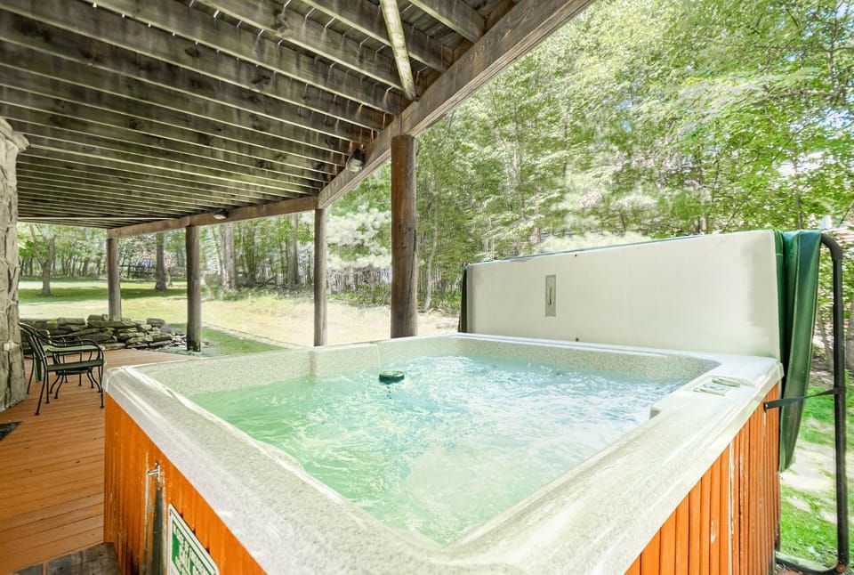 Patio, Garden, Hot Tub, Balcony/Terrace, Seating area, Garden view, furniture