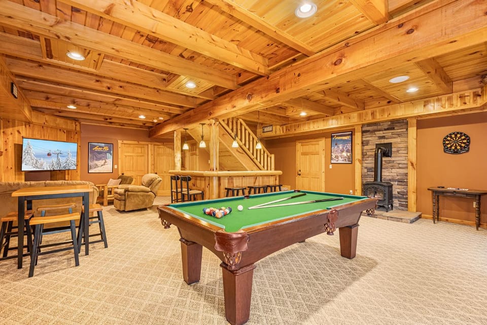 Billiard, Darts, Game Room, TV and multimedia, Living room, Seating area, fireplace, furniture
