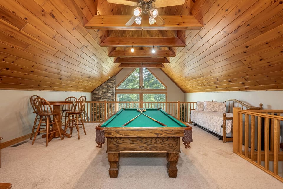 Billiard, Game Room, Seating area, Garden view