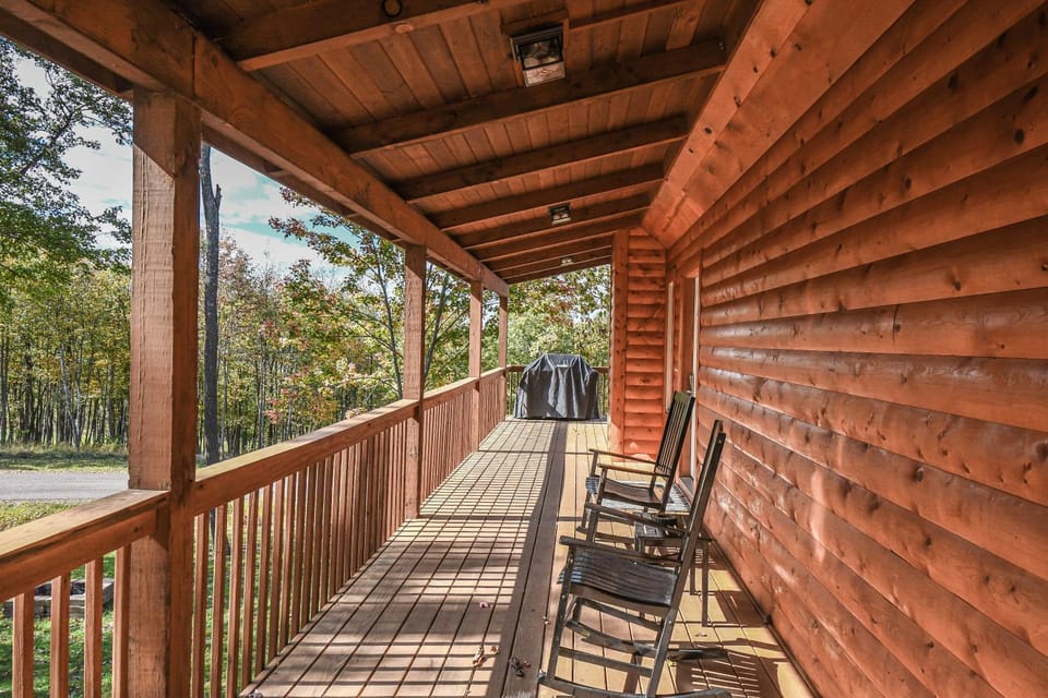 Property building, BBQ facilities, Balcony/Terrace, Seating area, Garden view