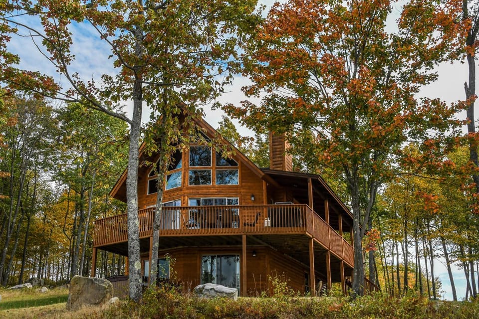 Property building, Facade/entrance, Natural landscape, Balcony/Terrace, Garden view