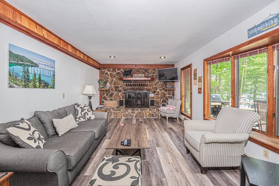 TV and multimedia, Living room, Seating area, Garden view, fireplace, furniture