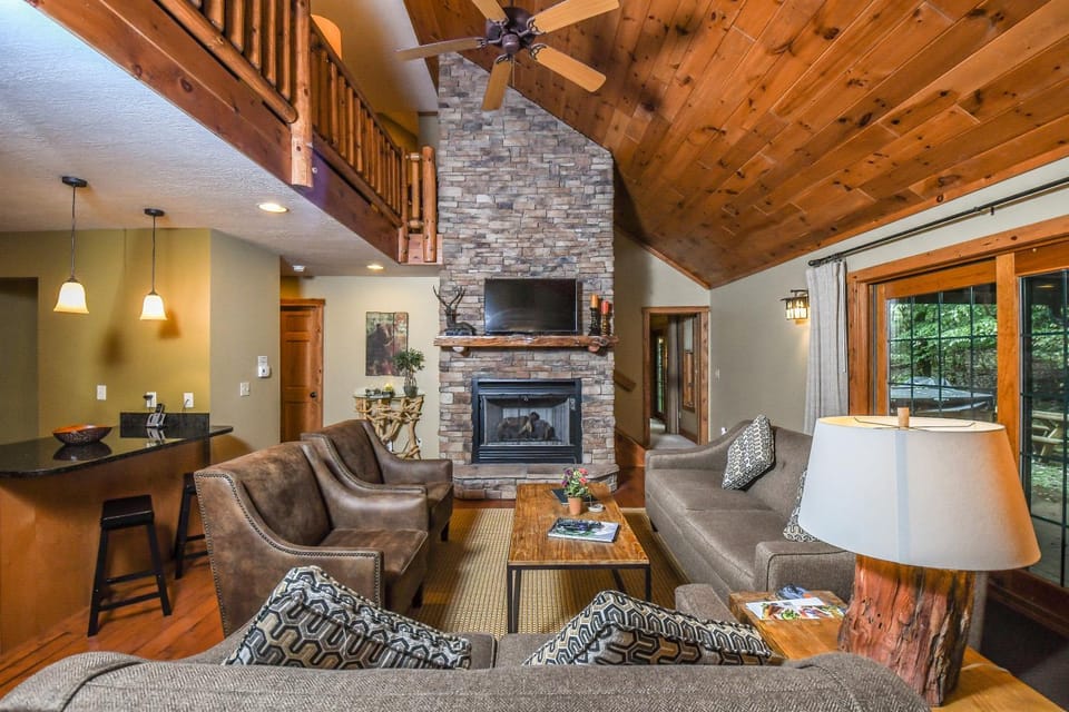 TV and multimedia, Living room, Seating area, fireplace, furniture