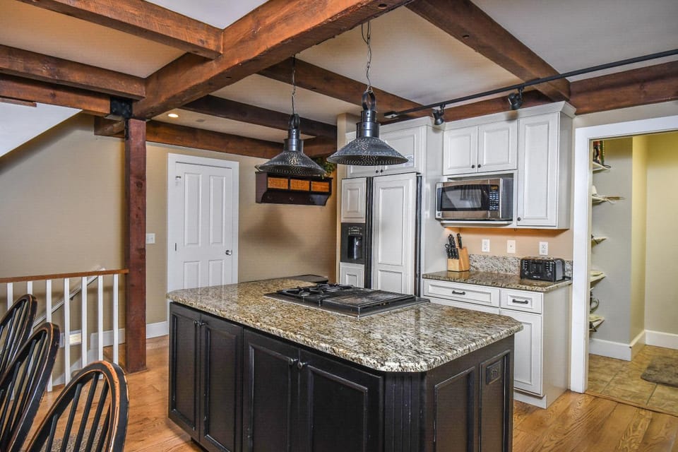 Kitchen or kitchenette, microwave, stove, kitchen