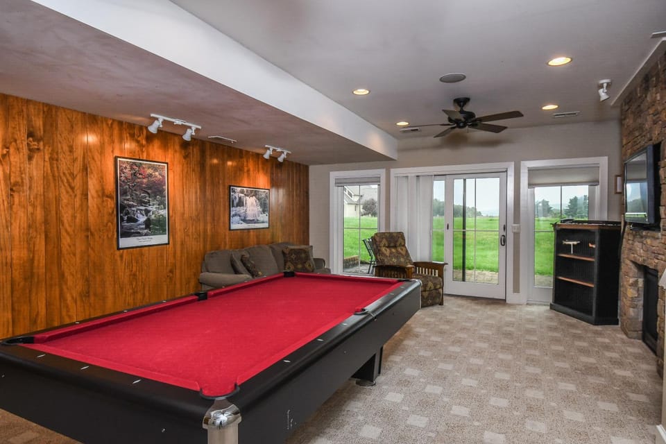 Billiard, Game Room, Living room, Seating area, fireplace, furniture