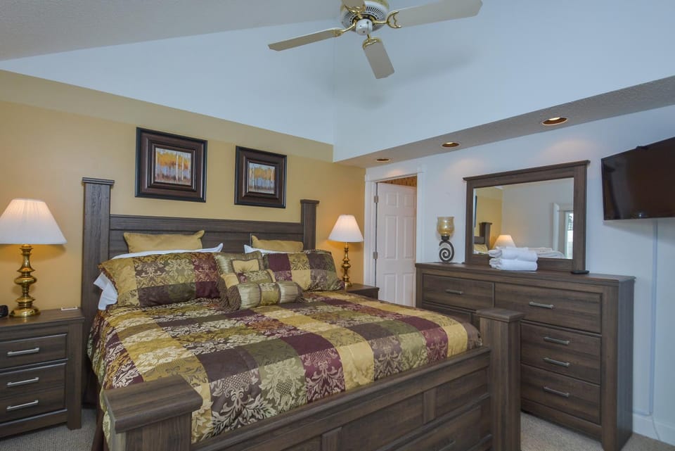 Bed, Bedroom, furniture, towels