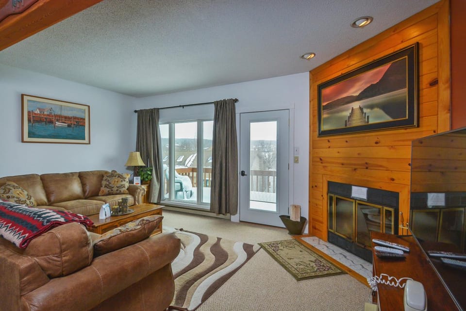 Balcony/Terrace, Living room, Seating area, fireplace, furniture