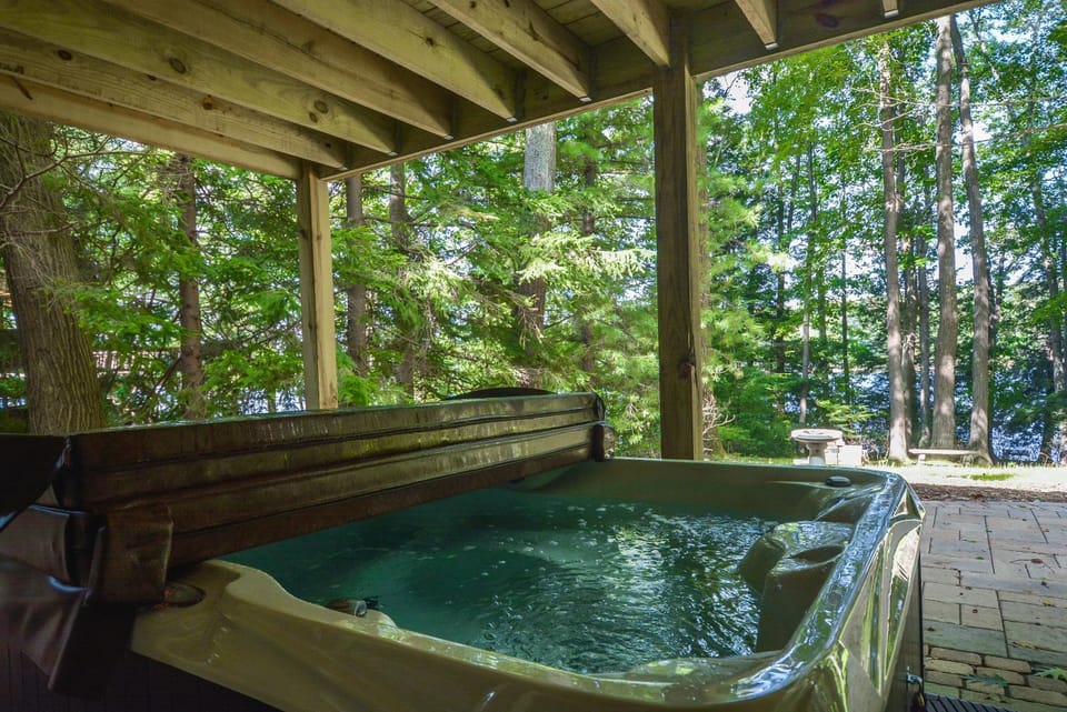Patio, Natural landscape, Hot Tub, Garden view, Lake view