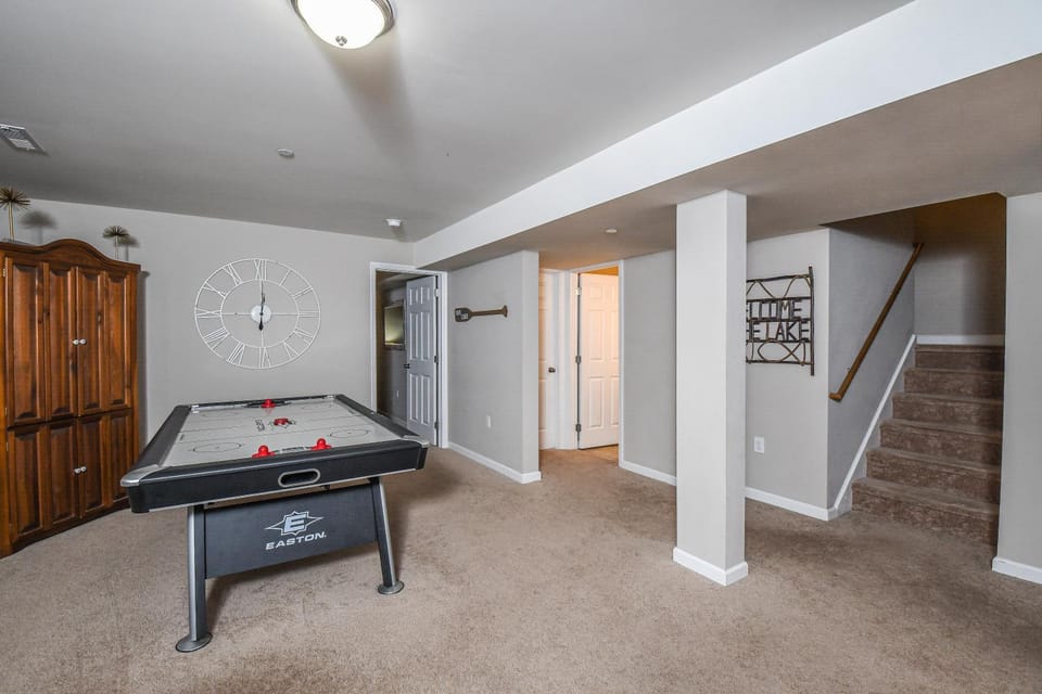 Game Room, Seating area, furniture
